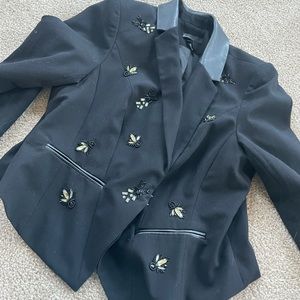 BLACK BLAZER WITH SEQUIN DETAIL